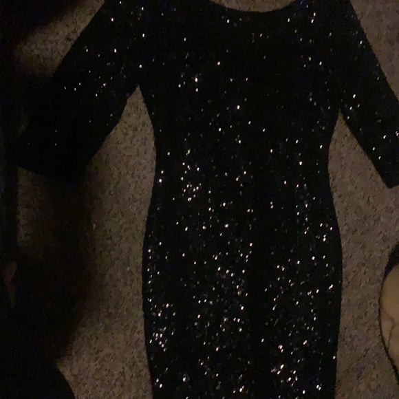 It’s a homecoming dress I got it from my aunt and didn’t know much about it - Picture 1 of 4